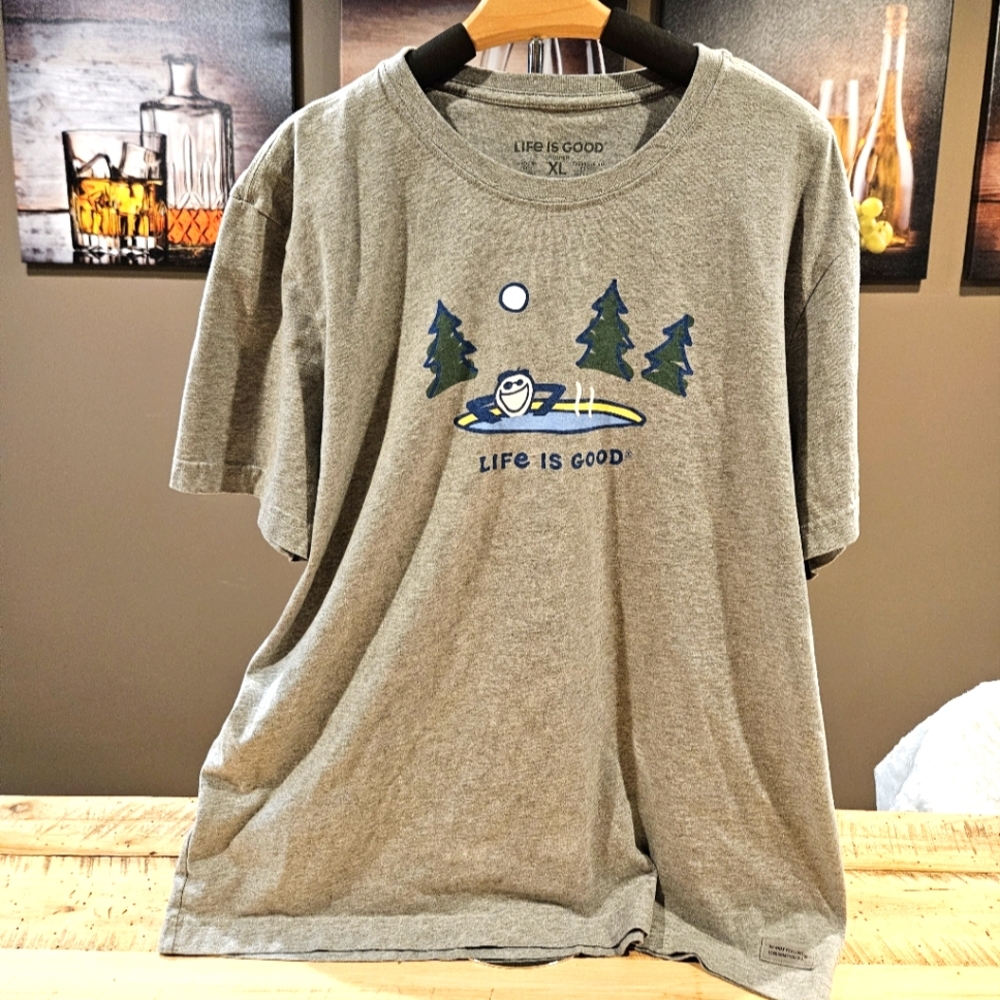 🦄 3 for $15 Life is Good men's tee